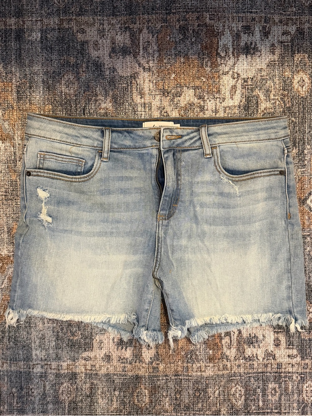 CJLA XL Light Wash Frayed Hem Denim Shorts
